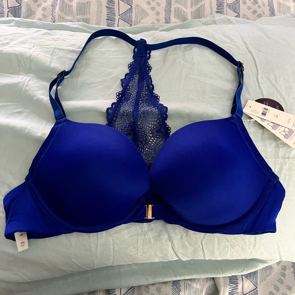 40B plunge bra from Cacique (lane Bryant) with front clasp and adjustable strap